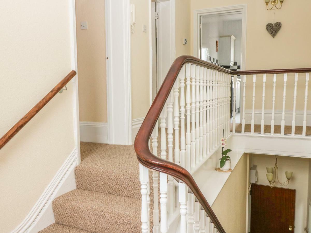 Saltwood Apartment Истборн Екстериор снимка