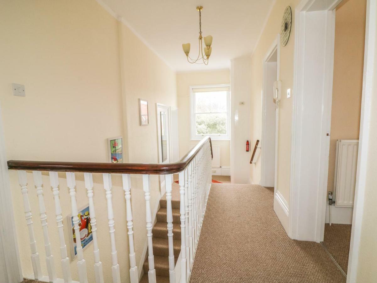 Saltwood Apartment Истборн Екстериор снимка