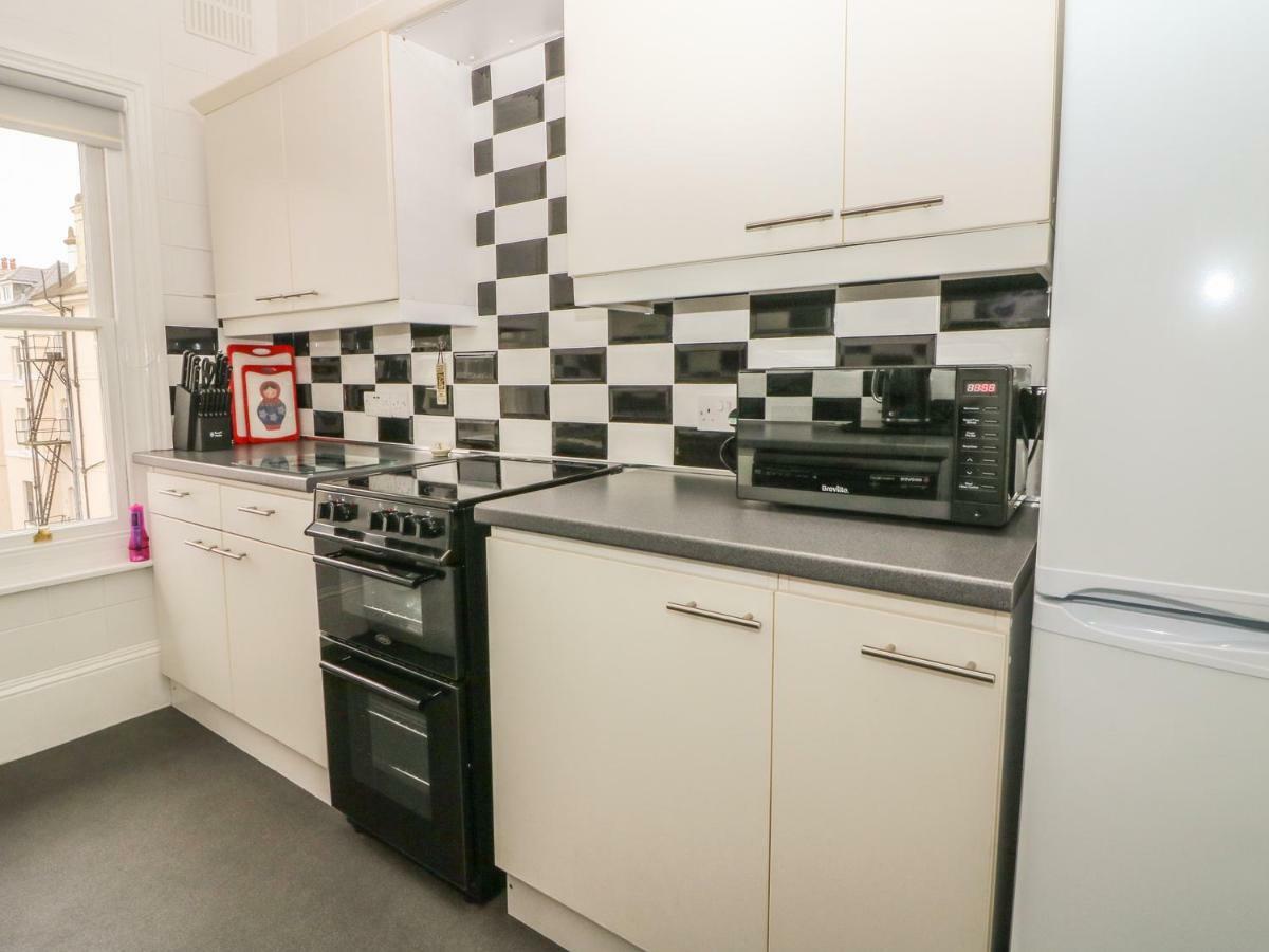 Saltwood Apartment Истборн Екстериор снимка
