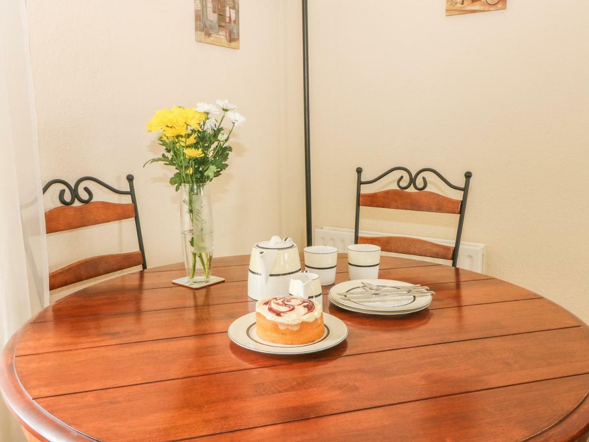 Saltwood Apartment Истборн Екстериор снимка
